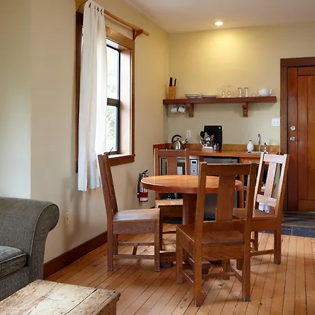 Middle Beach Lodge-3
