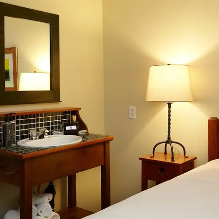 Middle Beach Lodge-2